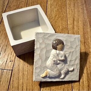 Elegant Gray and Cream Sculpture Box